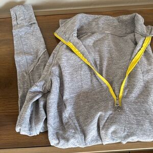 Lululemon gray rulu half zip. size 4. EUC
